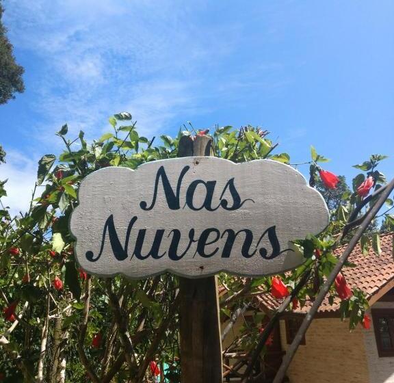 جناح, Nas Nuvens Hospedaria