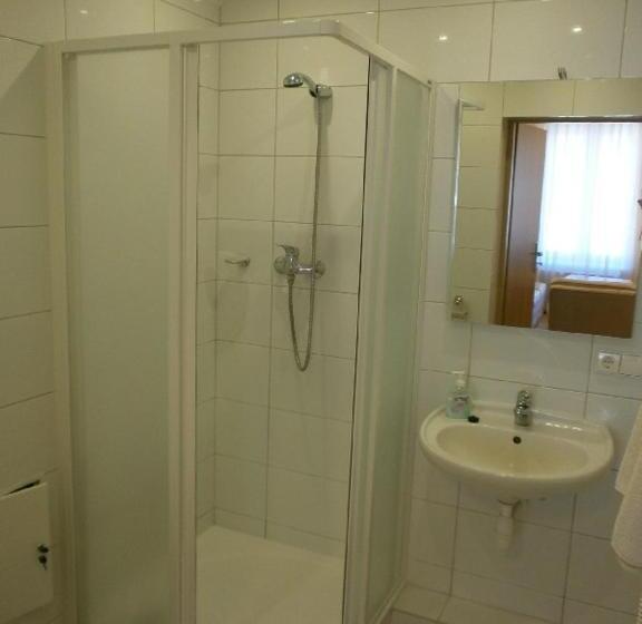 اتاق استاندارد, Simon Dach Haus