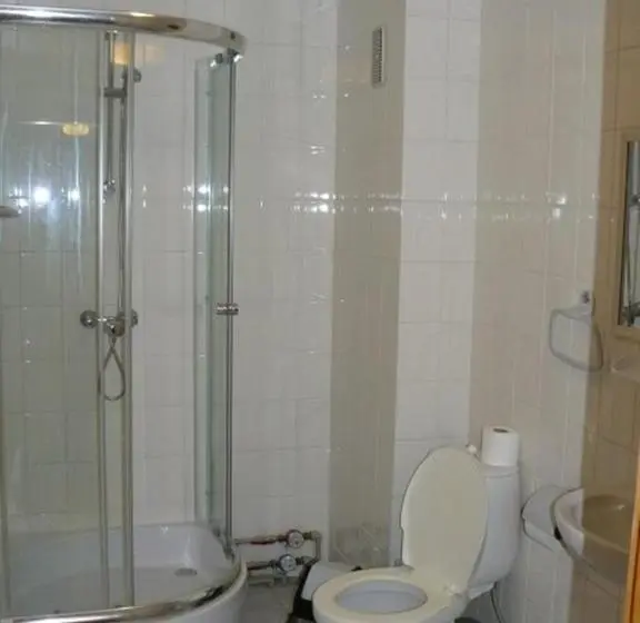 اتاق خانوادگی, Simon Dach Haus