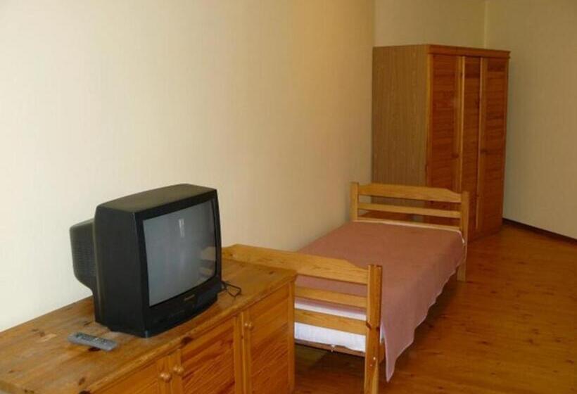 اتاق خانوادگی, Simon Dach Haus