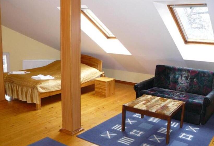 اتاق خانوادگی, Simon Dach Haus