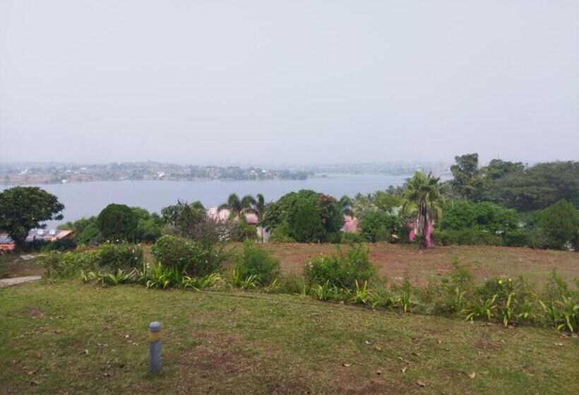 بنجلو قياسى مطل على البحر, Savana Lake Resort