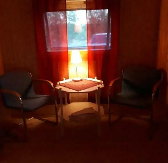Talo 1 Makuuhuone, Dessans Café & Logi