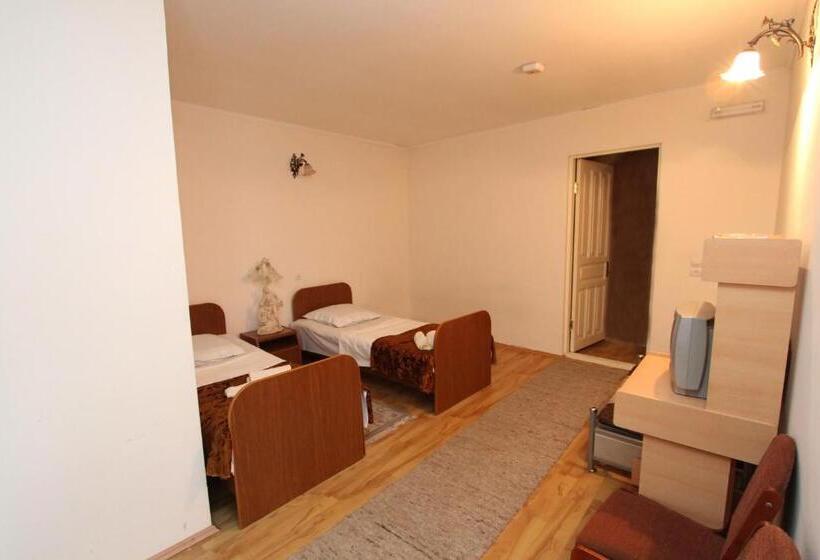 غرفة كومفورت ثلاثية, Guesthouse Goliati