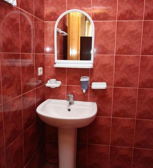 اتاق راحتی سه تخته, Guesthouse Goliati