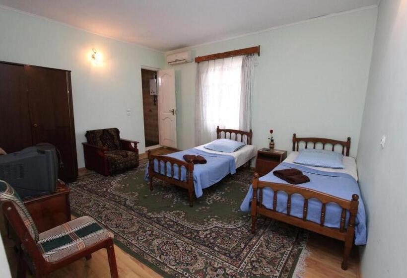 غرفة كومفورت ثلاثية, Guesthouse Goliati