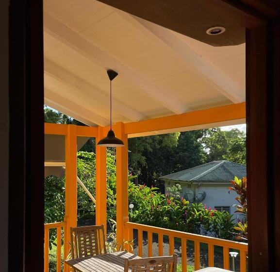 سوییت با چشمانداز باغ, Les Cycas