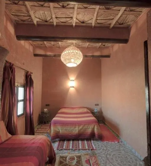 庭の見えるスタンダードトリプルルーム, Riad Tamdakhte