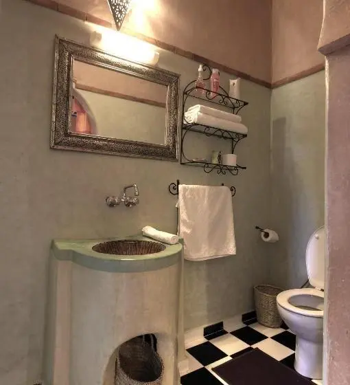庭の見えるスタンダードトリプルルーム, Riad Tamdakhte