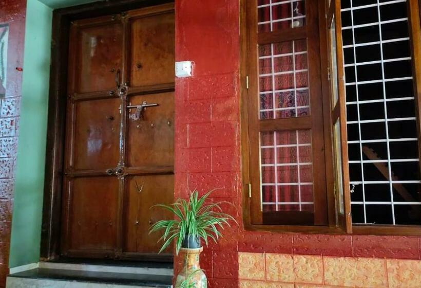 اتاق خانوادگی, Southcanal Holidays