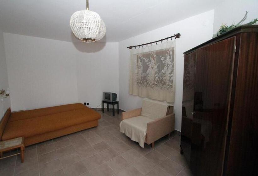 テラス付き１ベッドルームアパートメント, Vöröskő Apartmanház