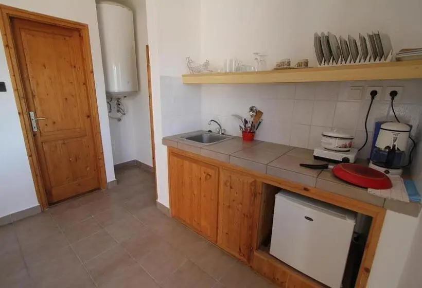 １階の１ベッドルームアパートメント, Vöröskő Apartmanház