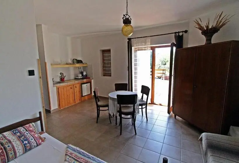 １階の１ベッドルームアパートメント, Vöröskő Apartmanház