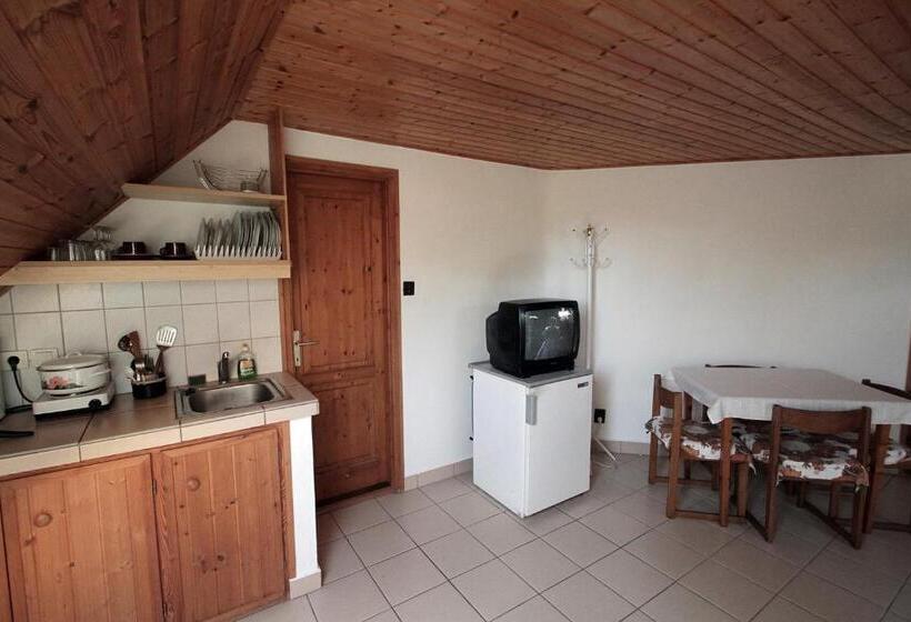 Апартаменты 1 Спальня с Видом, Vöröskő Apartmanház