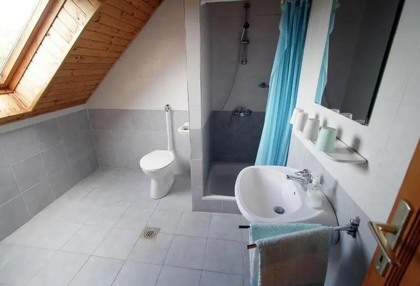 景色の見える一ベッドルームアパートメント, Vöröskő Apartmanház