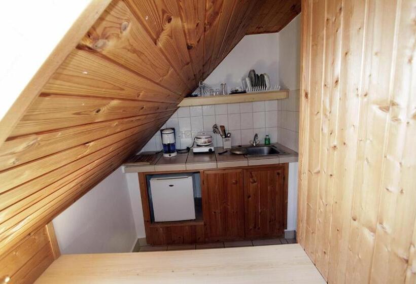 1 Bedroom Apartment Lake View, Vöröskő Apartmanház