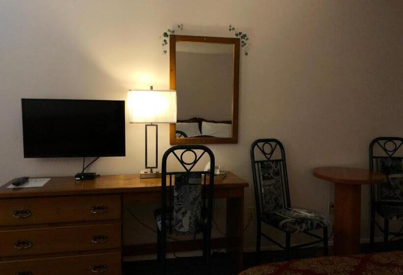 クイーンサイズベッドのスタンダードルーム, Chase Country Inn