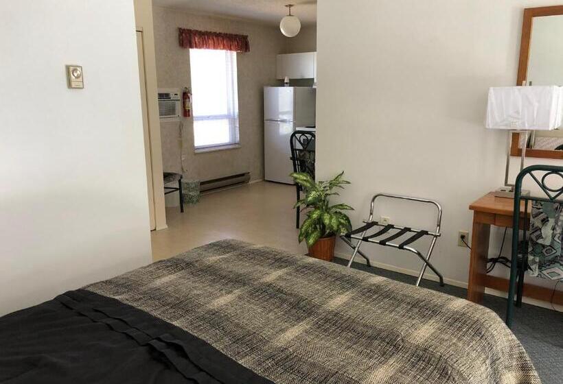 クイーンベッドのデラックスルーム, Chase Country Inn