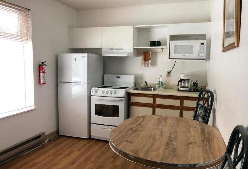 クイーンベッドのデラックスルーム, Chase Country Inn