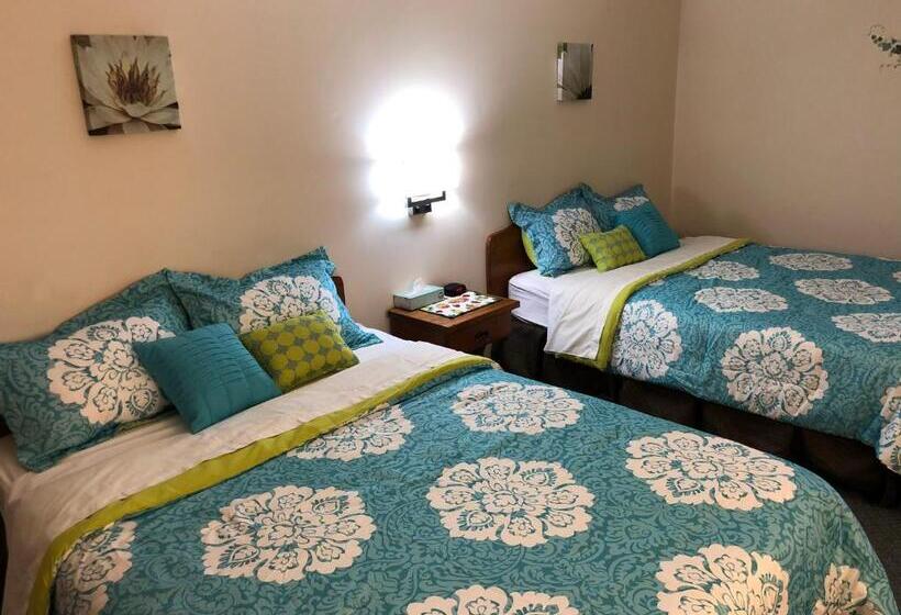 クイーンベッドのデラックスルーム, Chase Country Inn