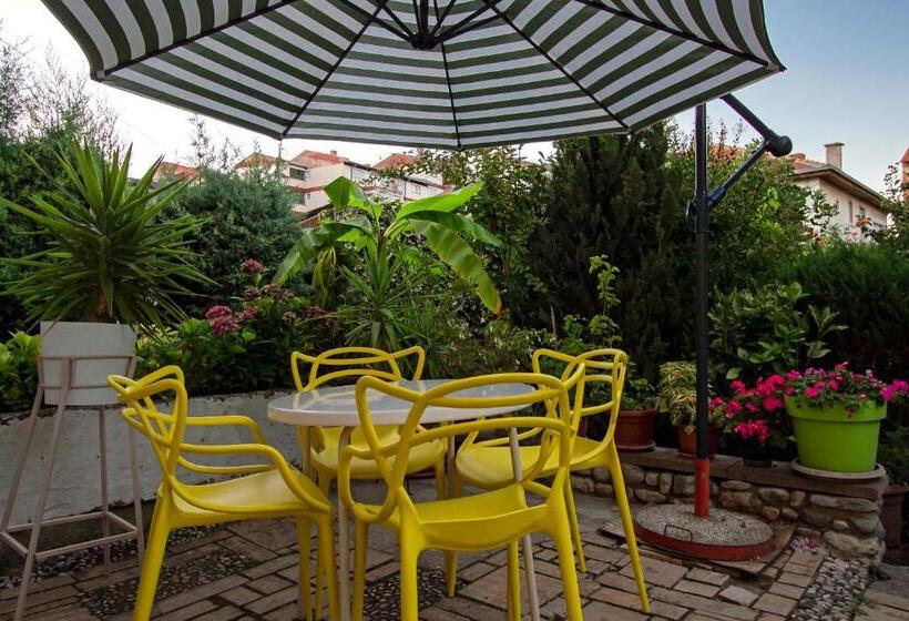 Studio Standard avec Terrasse, Bitrak Guest House