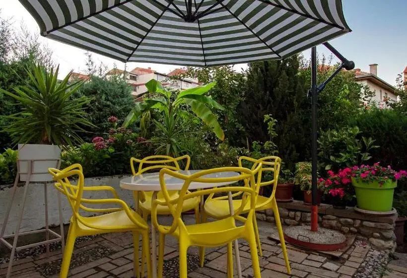 استودیو استاندارد با تراس, Bitrak Guest House