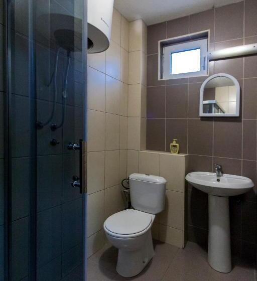 Studio Standard avec Terrasse, Bitrak Guest House