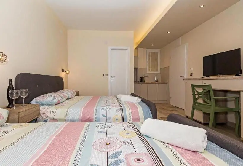 استودیو استاندارد با بالکن, Bitrak Guest House
