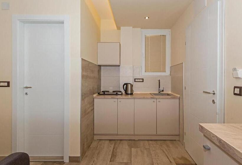 Studio Standard avec Balcon, Bitrak Guest House