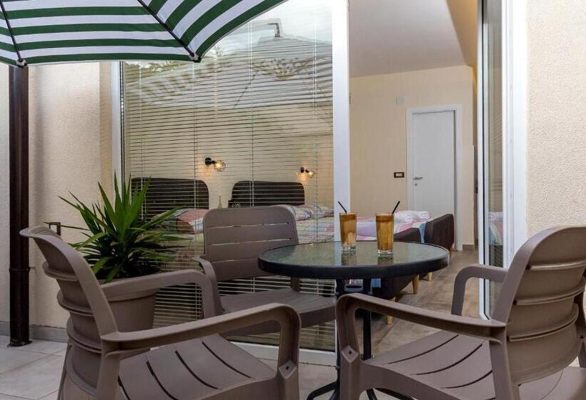 Studio Standard avec Balcon, Bitrak Guest House