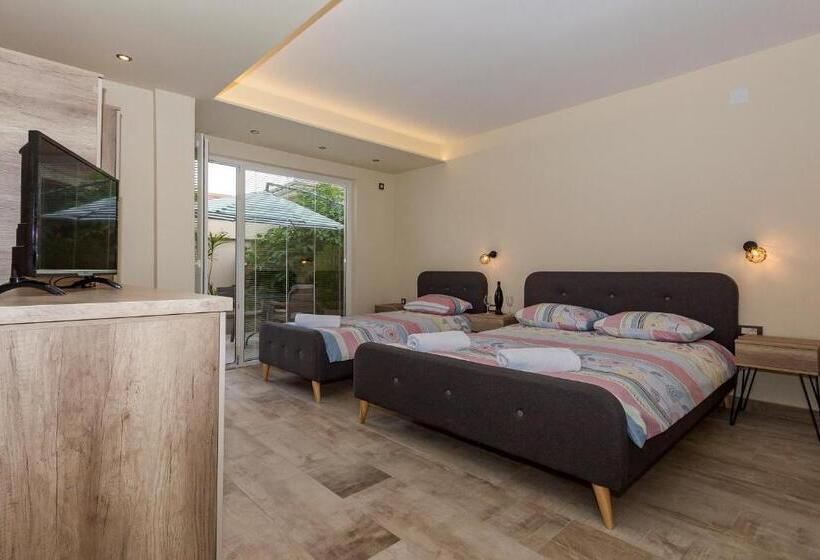 Studio Standard avec Balcon, Bitrak Guest House