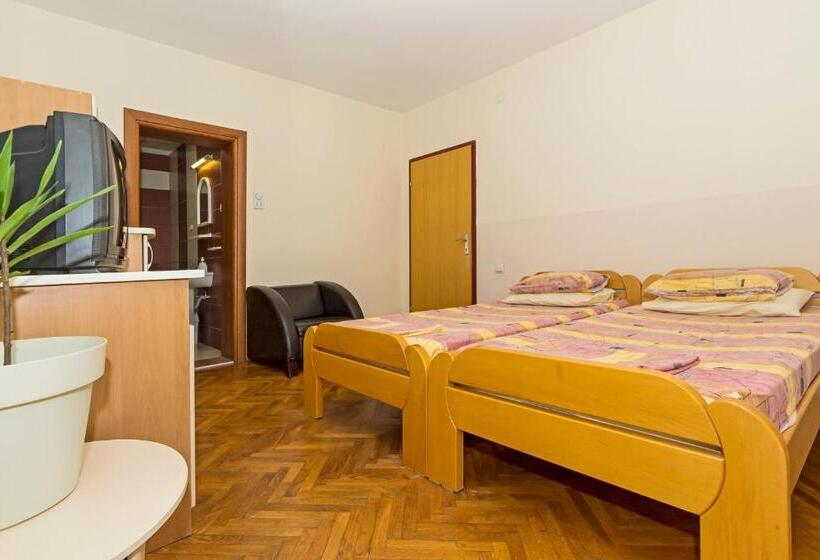 Appartement 1 Chambre Vue Jardin, Bitrak Guest House