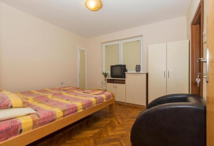 Appartement 1 Chambre Vue Jardin, Bitrak Guest House