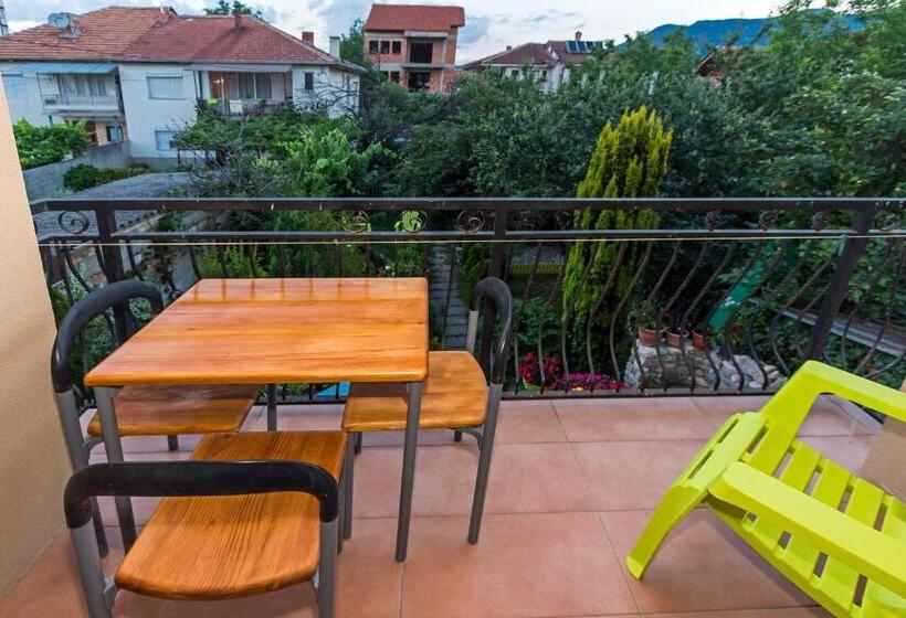 Appartement 1 Chambre Vue Jardin, Bitrak Guest House