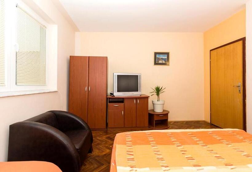 Appartement 1 Chambre Vue Jardin, Bitrak Guest House