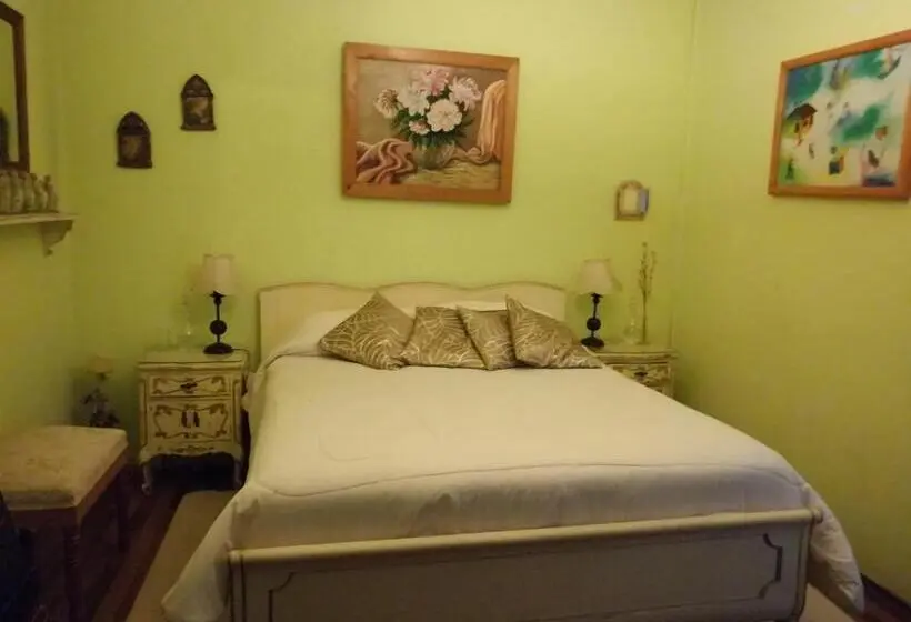 スイート, Hostal Renoir
