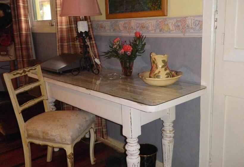 סוויטה, Hostal Renoir