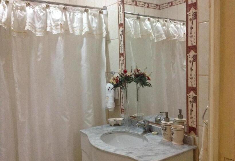 סוויטה, Hostal Renoir