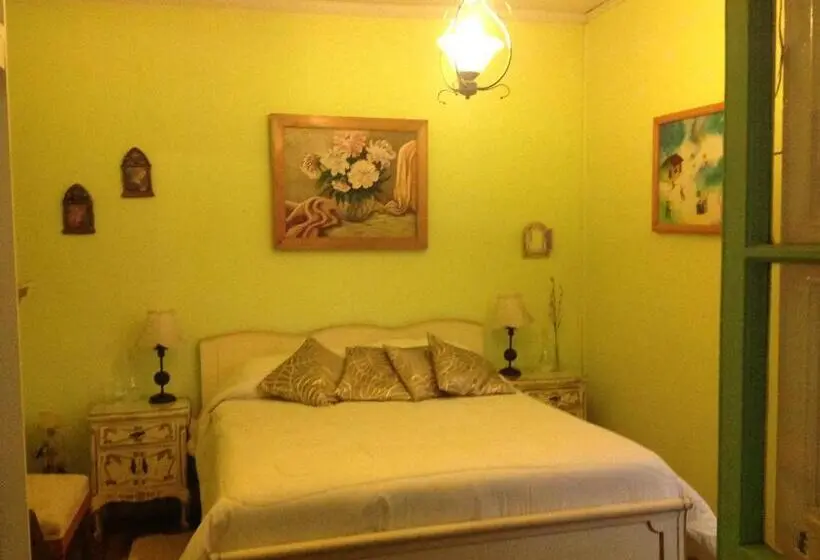 スイート, Hostal Renoir