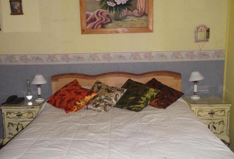 Люкс, Hostal Renoir