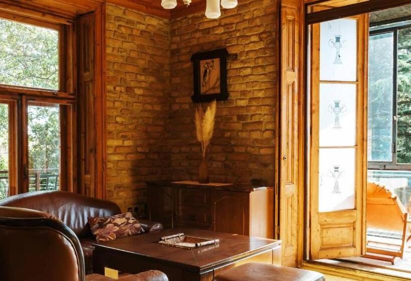 اتاق استاندارد چهارنفره با چشم‌انداز باغ, Lodging Vidmar