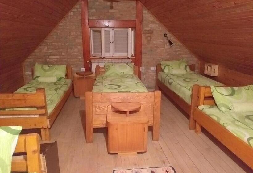 اتاق استاندارد چهارنفره با چشم‌انداز باغ, Lodging Vidmar