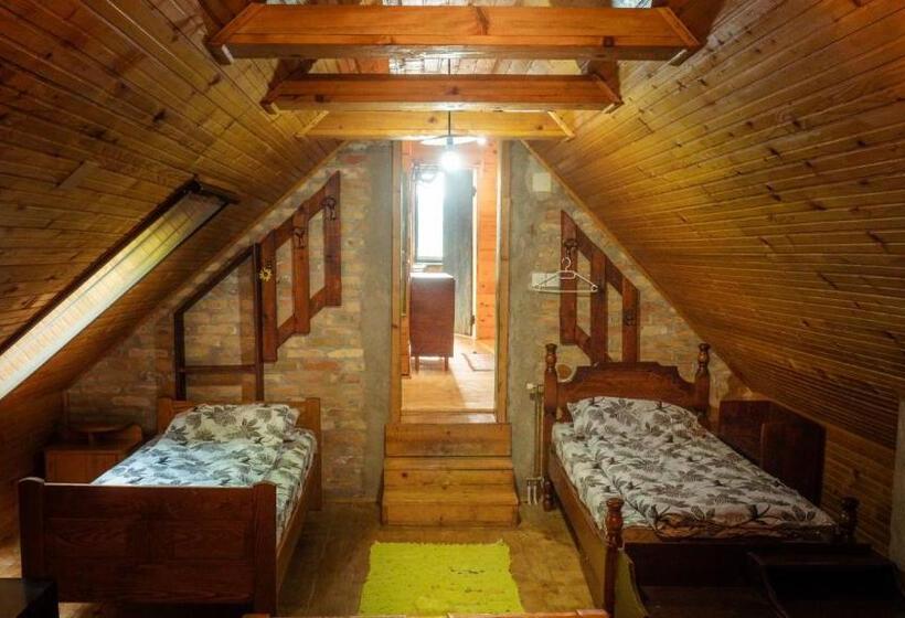 اتاق استاندارد چهارنفره با چشم‌انداز باغ, Lodging Vidmar