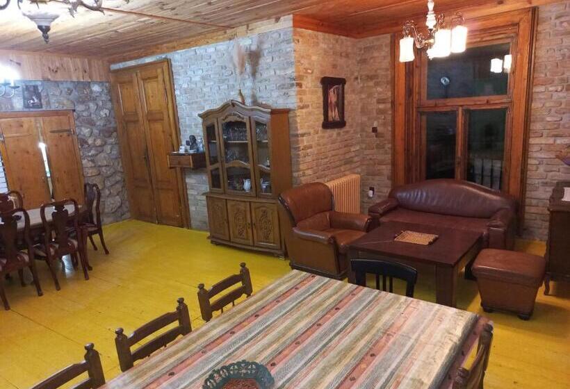 اتاق استاندارد چهارنفره با چشم‌انداز باغ, Lodging Vidmar