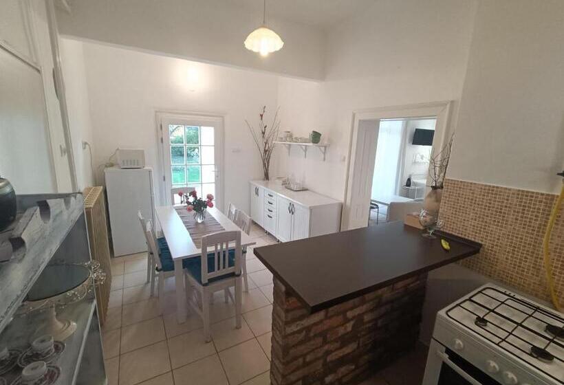 2ベッドルームアパートメント, Tornácos Vendégház