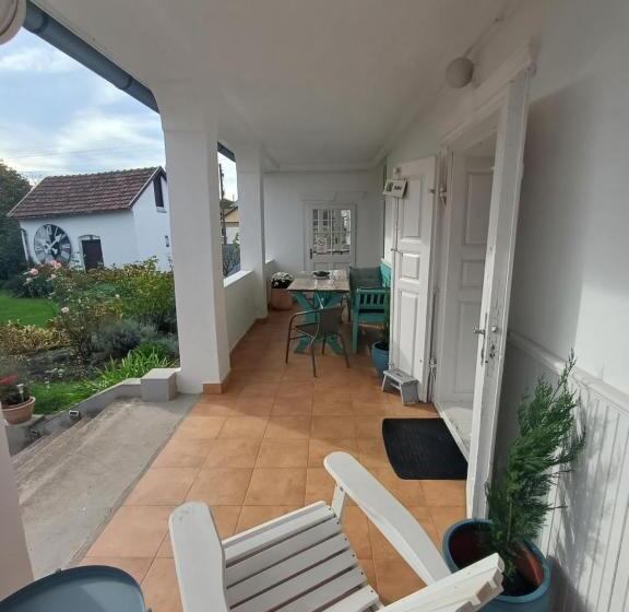 2ベッドルームアパートメント, Tornácos Vendégház