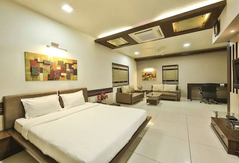 سوئیت پرزیدنت, Radhe Upavan Resort