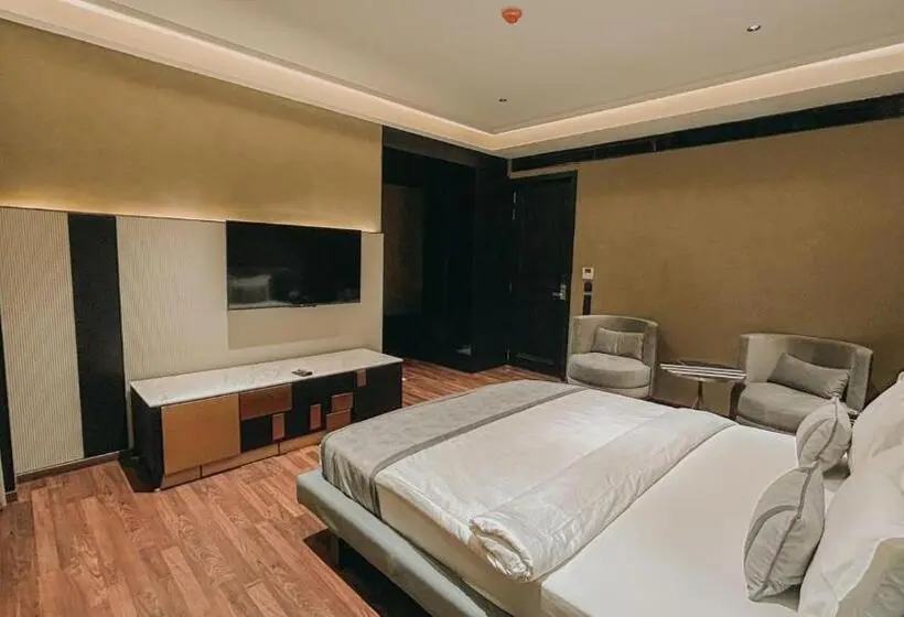 سوییت اجرایی, Radhe Upavan Resort