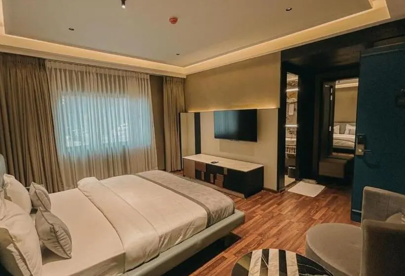 سوییت اجرایی, Radhe Upavan Resort