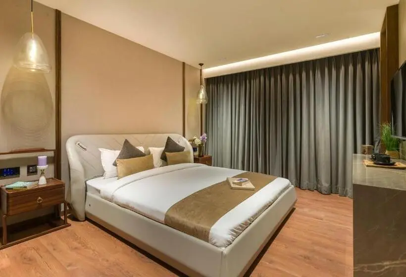 سوئیت کلاب, Radhe Upavan Resort